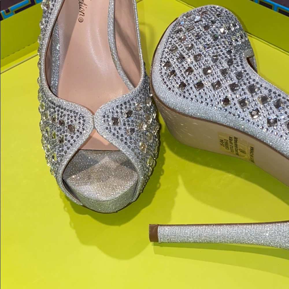 High Heels - Picture 4 of 5